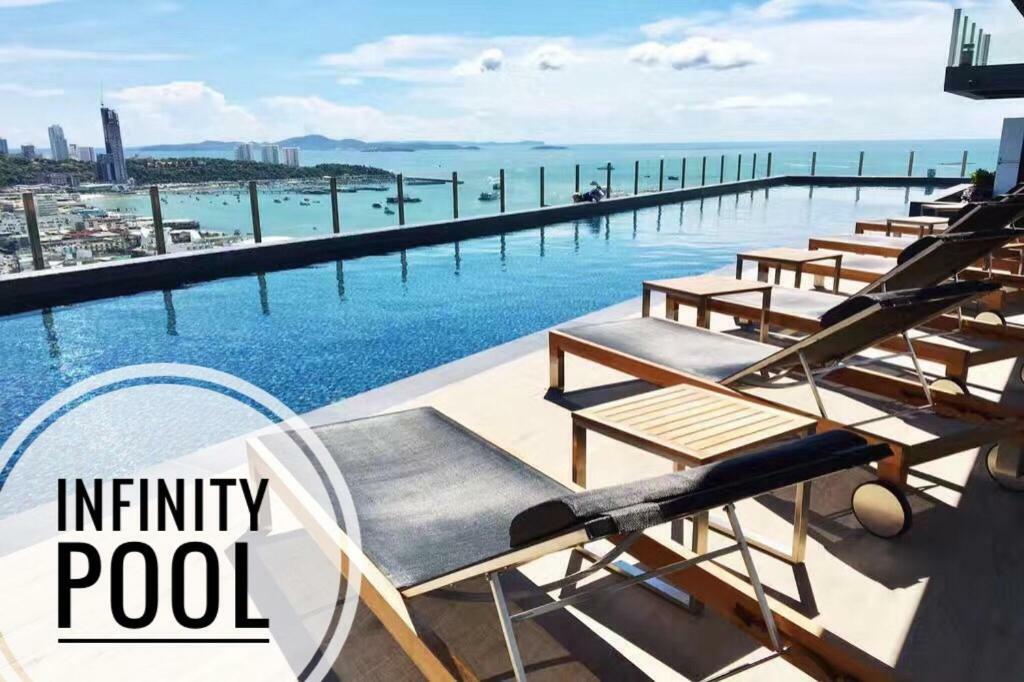 Apartmán The Base Highfl Seaview Pattaya Exteriér fotografie